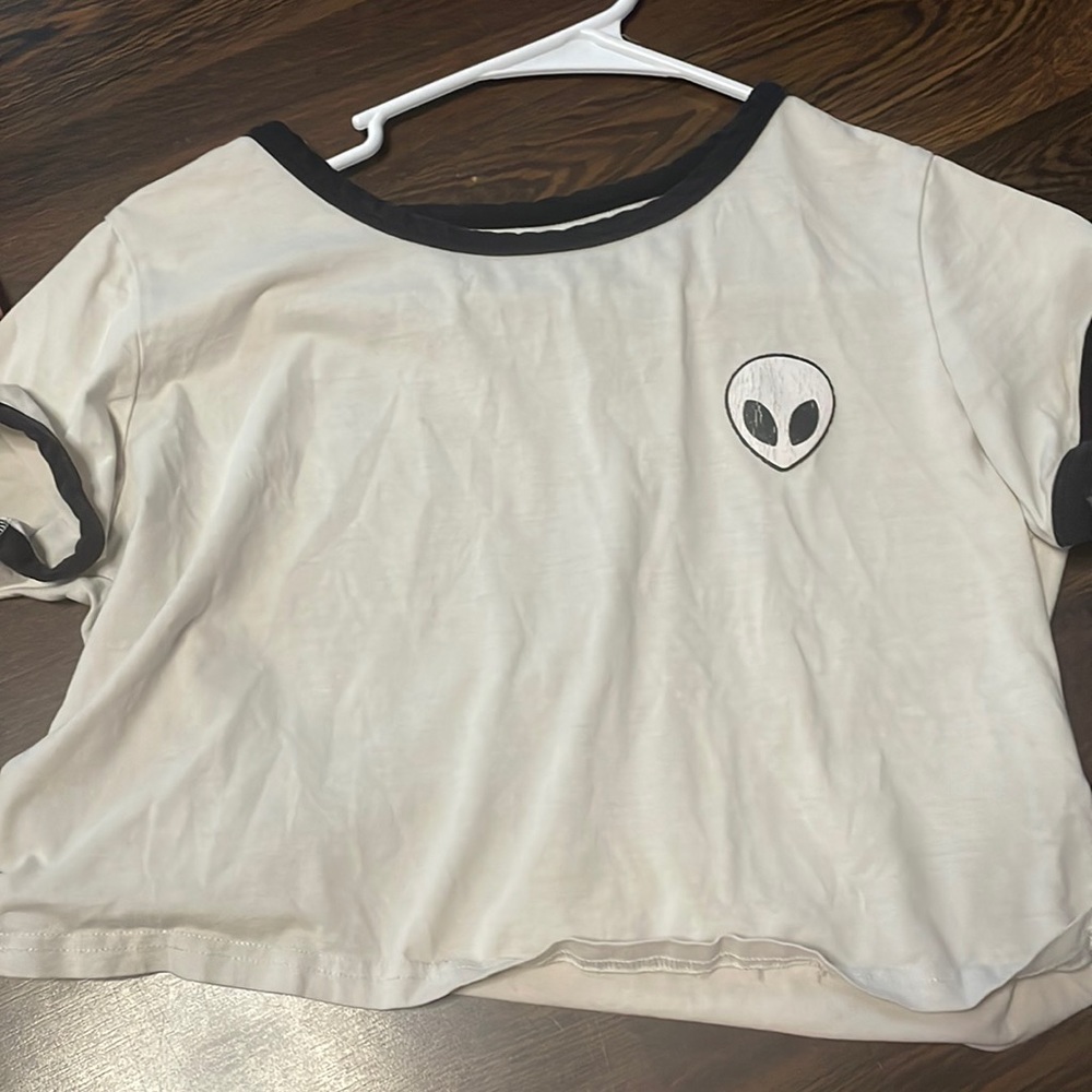 Alien cropped tee
